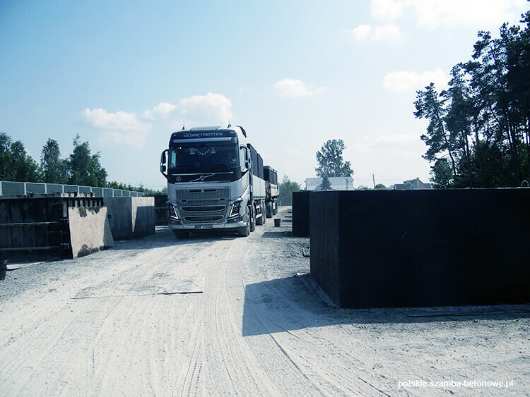 Transport szamb betonowych  w Lubaniu